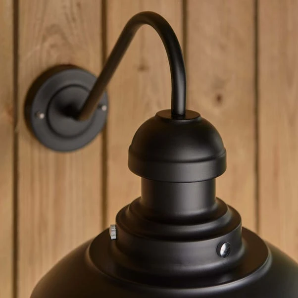 Vogue Preston Curved Outdoor Wall Light 6 Vogue Preston Curved Outdoor Wall Light - Image 4