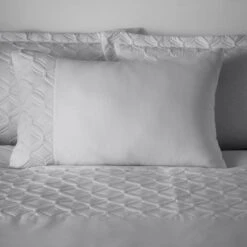 Skyler Duvet Cover And Pillowcase Set -Online Home Furnishings 30801135 alt02