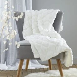 Catherine Lansfield Cosy Diamond 130cm X 170cm Throw 39 Catherine Lansfield Cosy Diamond 130cm X 170cm Throw -Online Home Furnishings 30812043