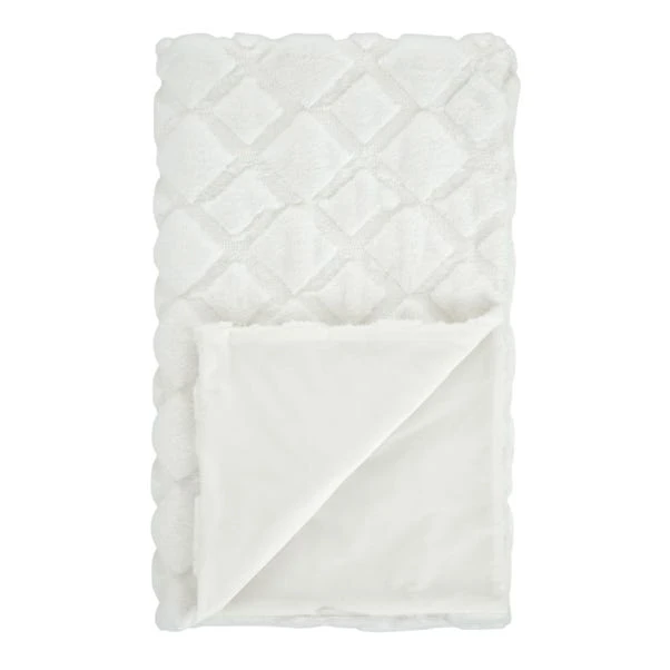 Catherine Lansfield Cosy Diamond 130cm X 170cm Throw 22 Catherine Lansfield Cosy Diamond 130cm X 170cm Throw - Image 20