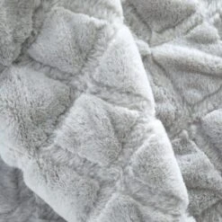 Catherine Lansfield Cosy Diamond 130cm X 170cm Throw 35 Catherine Lansfield Cosy Diamond 130cm X 170cm Throw -Online Home Furnishings 30812045 alt02