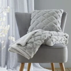 Catherine Lansfield Cosy Diamond 130cm X 170cm Throw 36 Catherine Lansfield Cosy Diamond 130cm X 170cm Throw -Online Home Furnishings 30812045 alt03