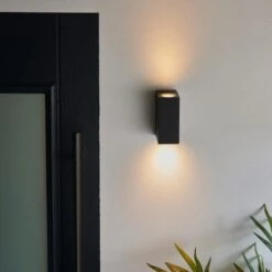 Lamont Outdoor Wall Light -Online Home Furnishings 30866400 alt02