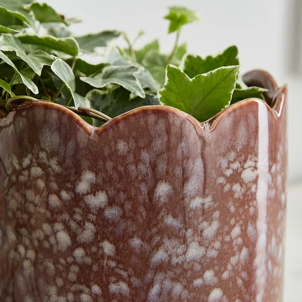 Scalloped Ceramic Plant Pot 4 Scalloped Ceramic Plant Pot - Image 2