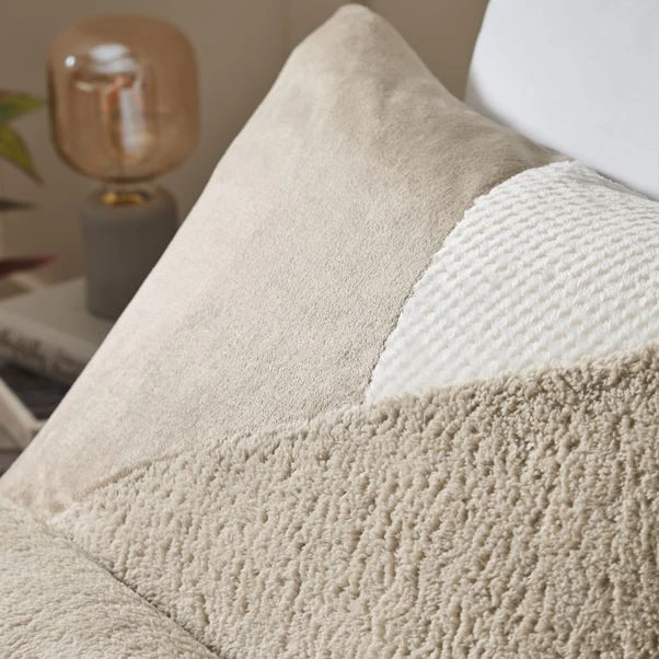 Catherine Lansfield Cosy Larsson Geo Fleece Duvet Cover And Pillowcase Set 15 Catherine Lansfield Cosy Larsson Geo Fleece Duvet Cover And Pillowcase Set - Image 13